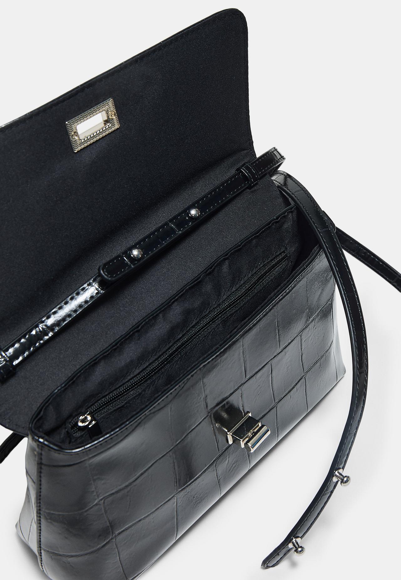 Crossbody bag with flap and clasp — Black
