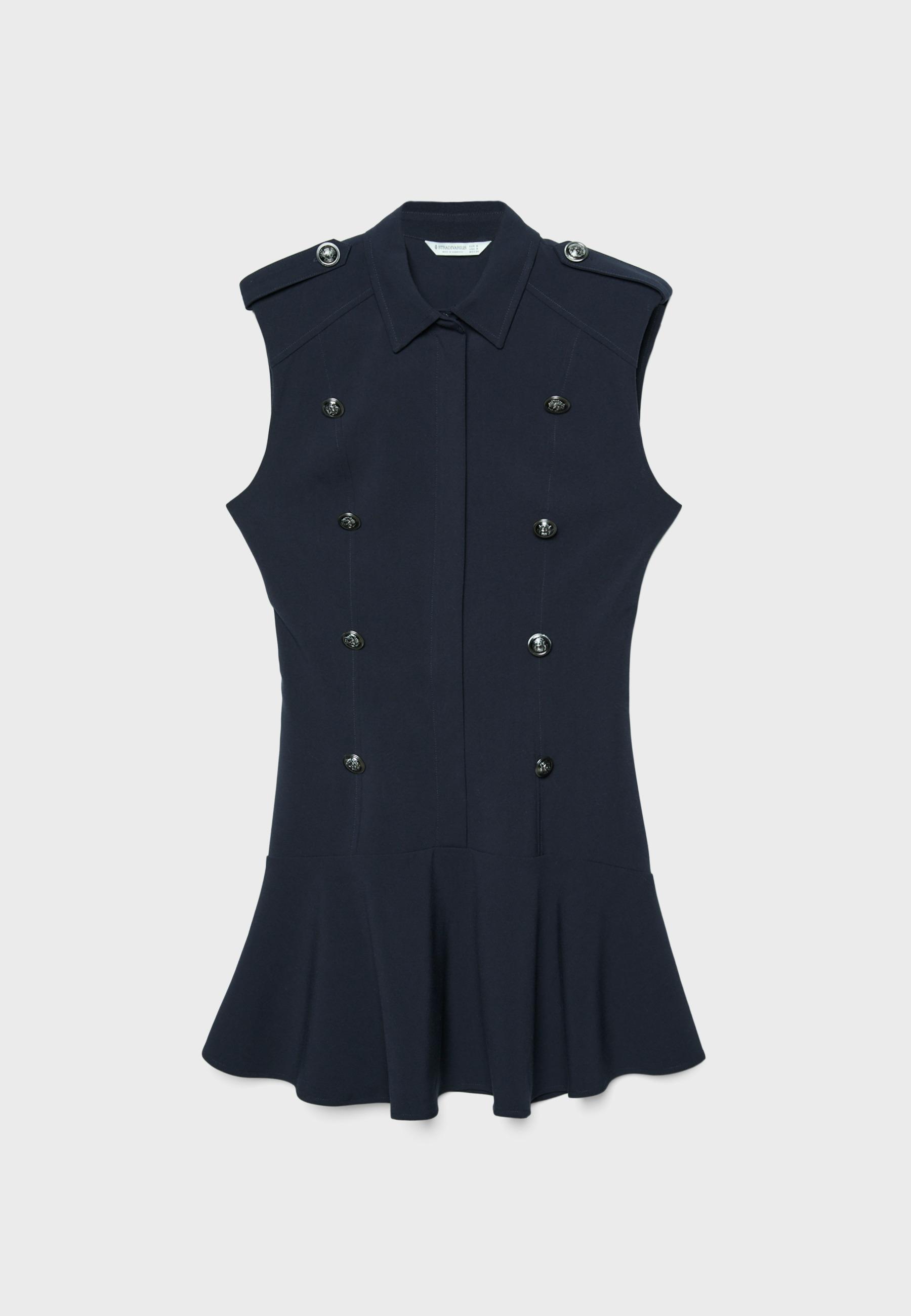 Düğmeli kolsuz kısa elbise