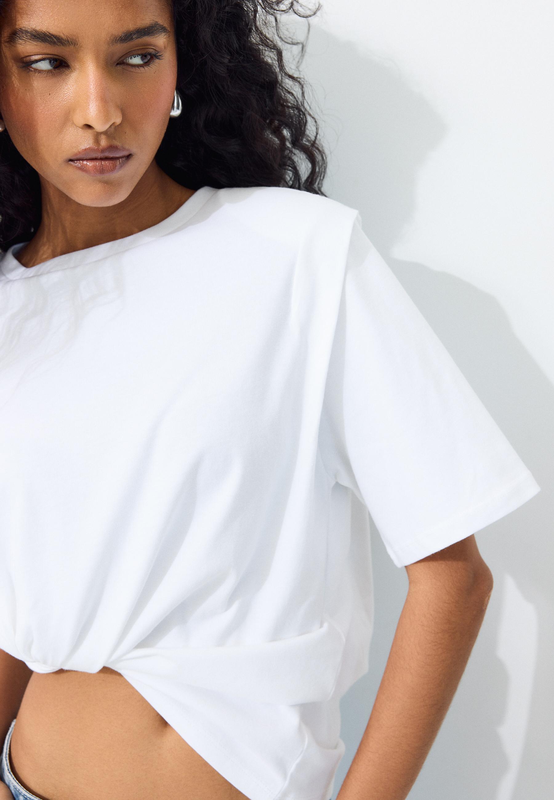 Padded shoulder T-shirt — Ecru