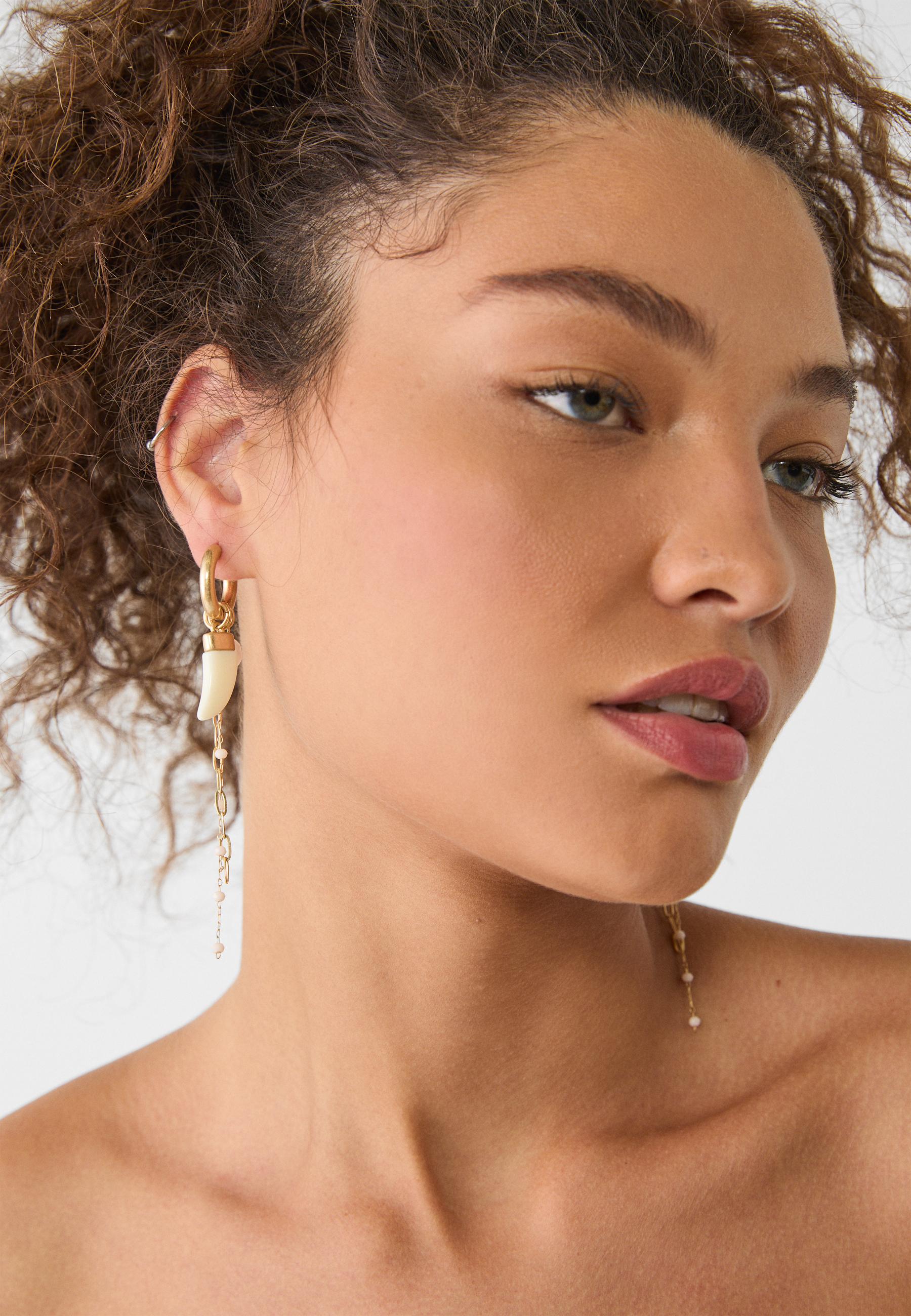 Hoop earrings with chain detail - Women's fashion | Stradivarius Jordan Hoop earrings with chain detail - Women's fashion | Stradivarius Jordan