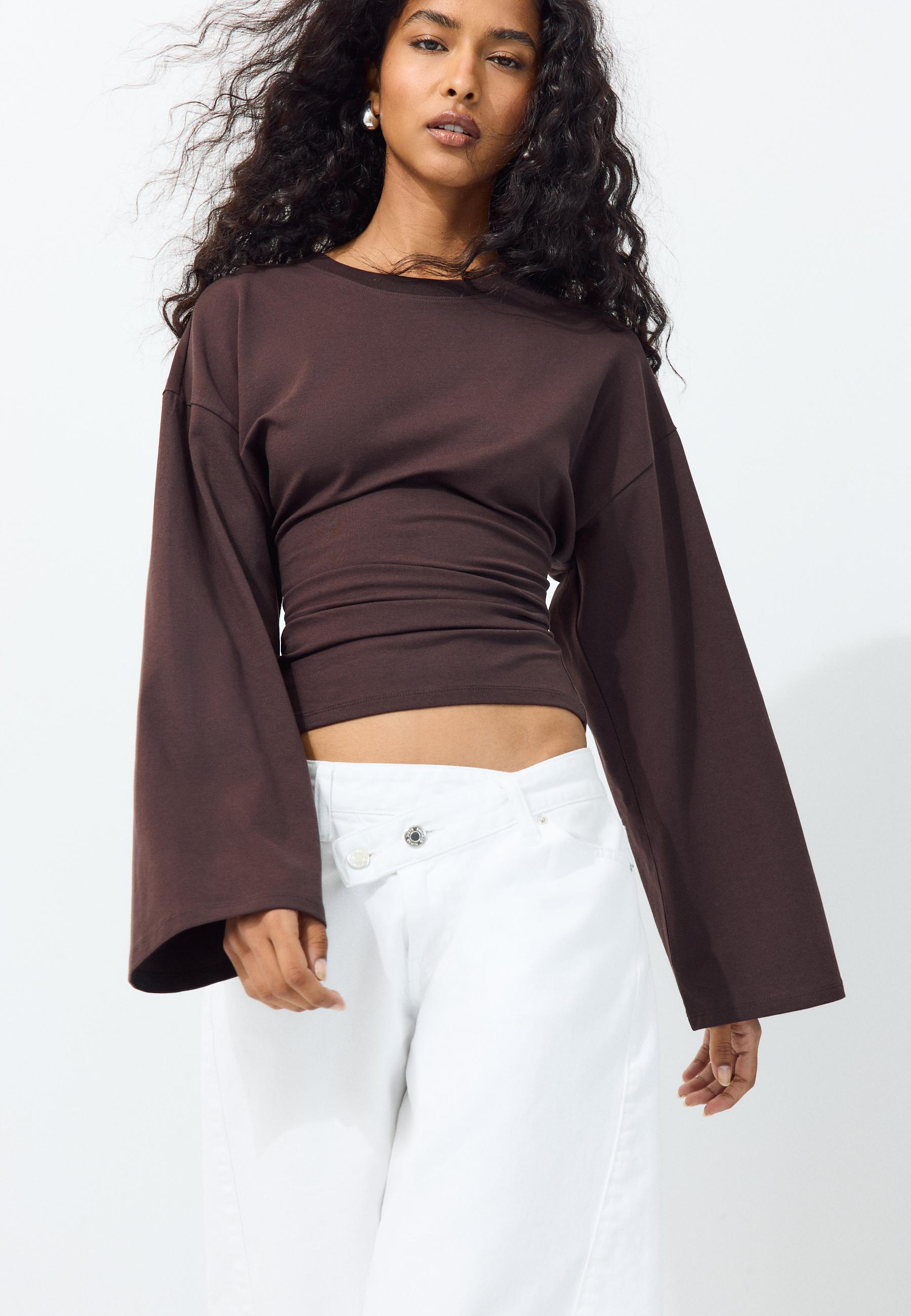 B11 Japanese-inspired long sleeve fitted waist T-shirt — Brown