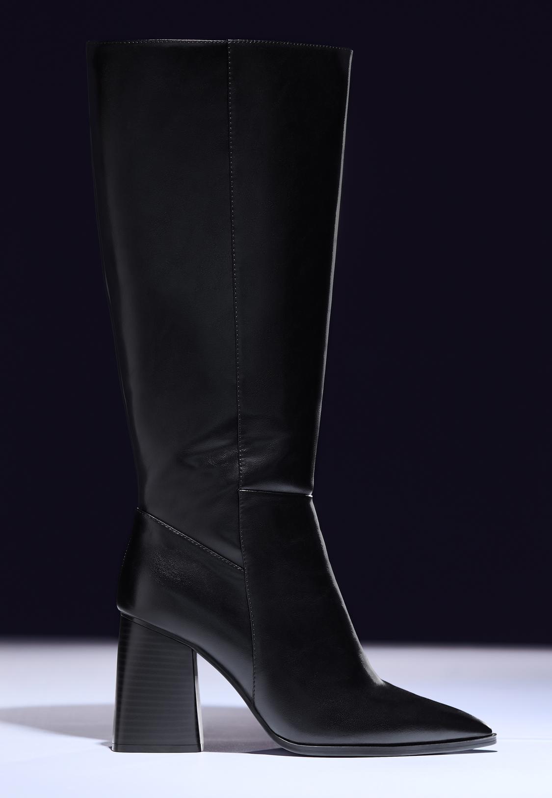 High-heeled boots