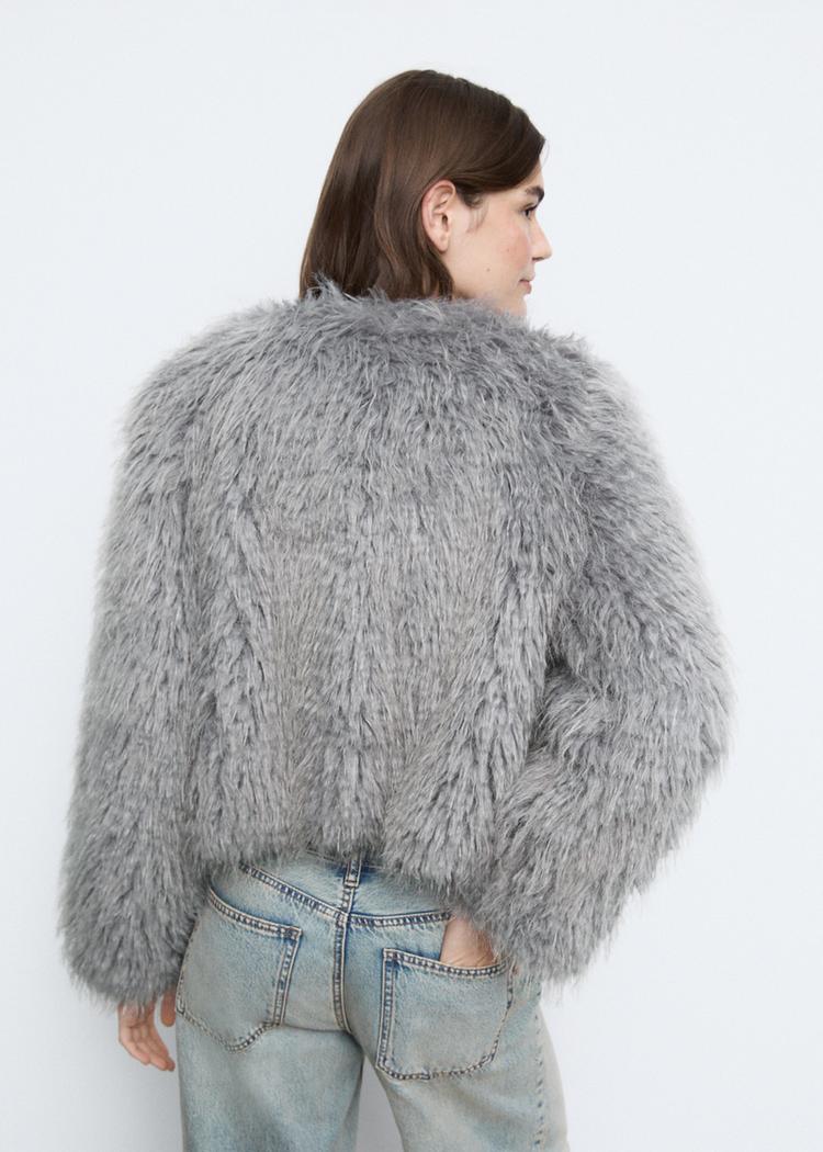 cazadora efecto pelo sin cuello