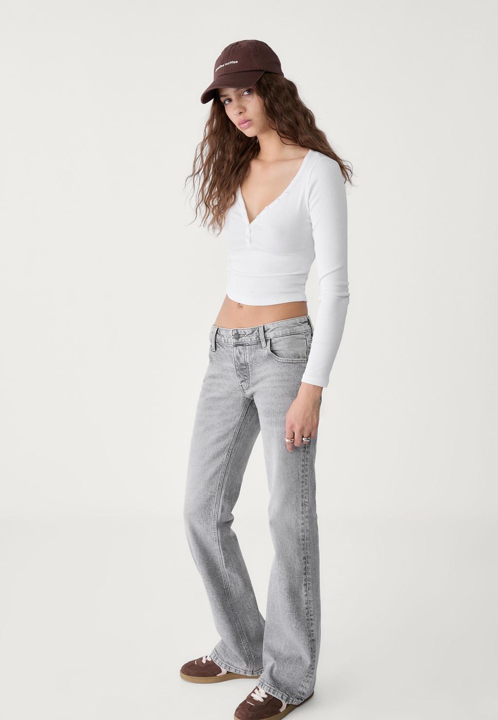 Low-waist flare jeans