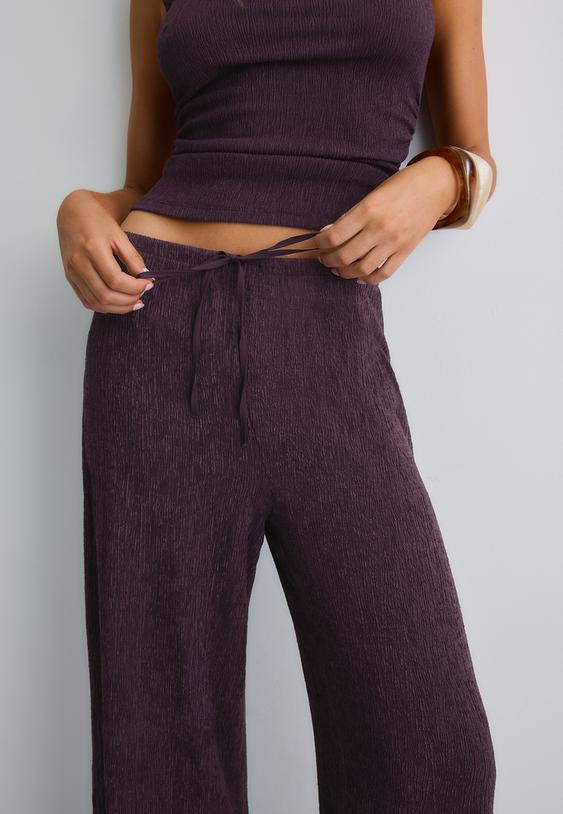 pantaloni dritti effetto stropicciato