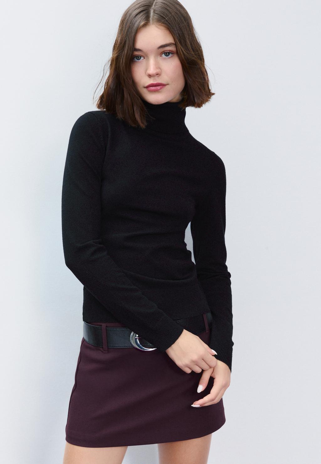 Pull basique en maille à col montant