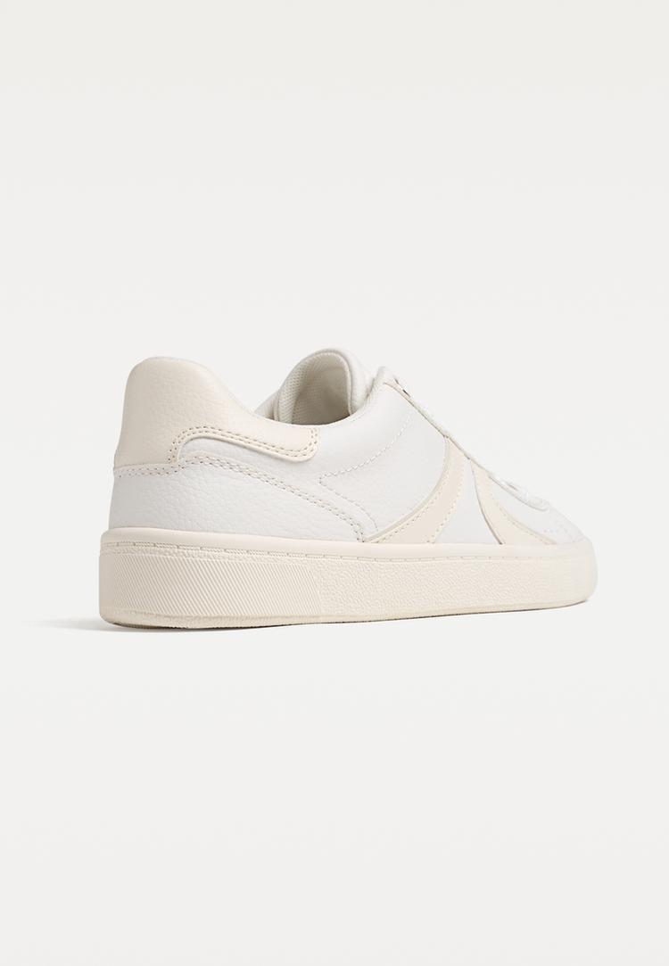 witte basic sneakers