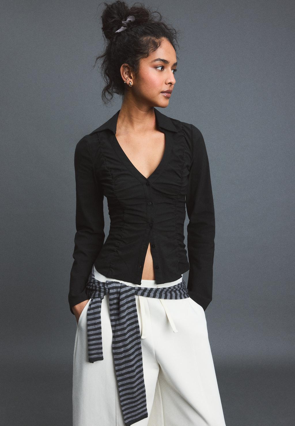 V-neck gathered shirt
