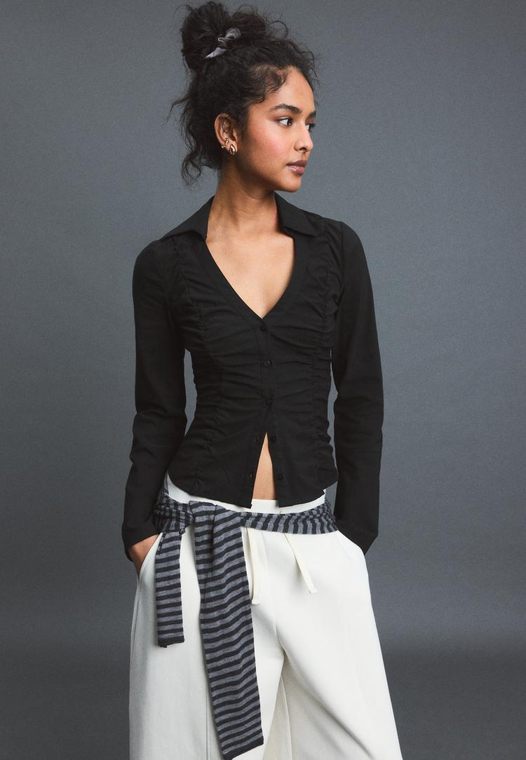 V-neck gathered shirt — Black