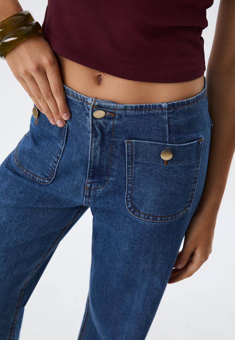 d77-jeans-mit-minimalistischen-taschen