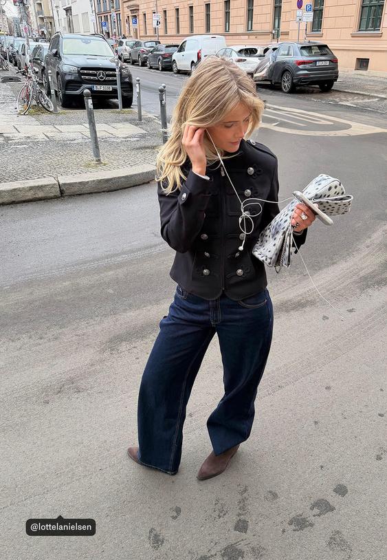 Sako S Graviranim Gumbima