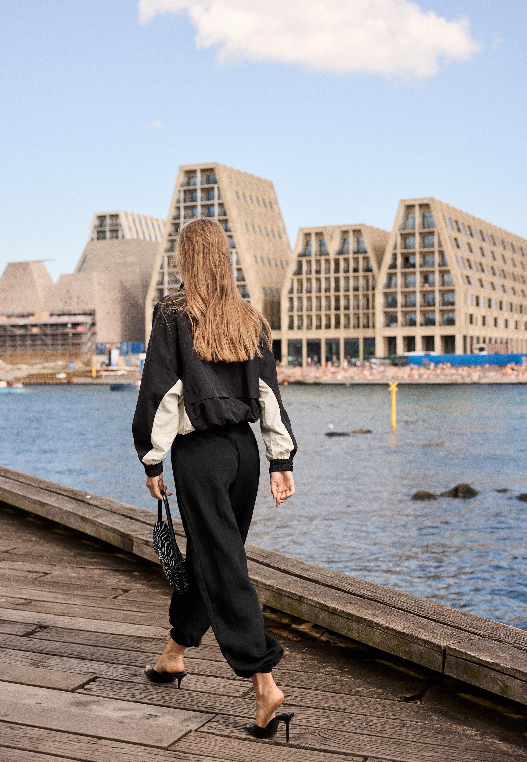 Sarouel trousers with buckle — Black