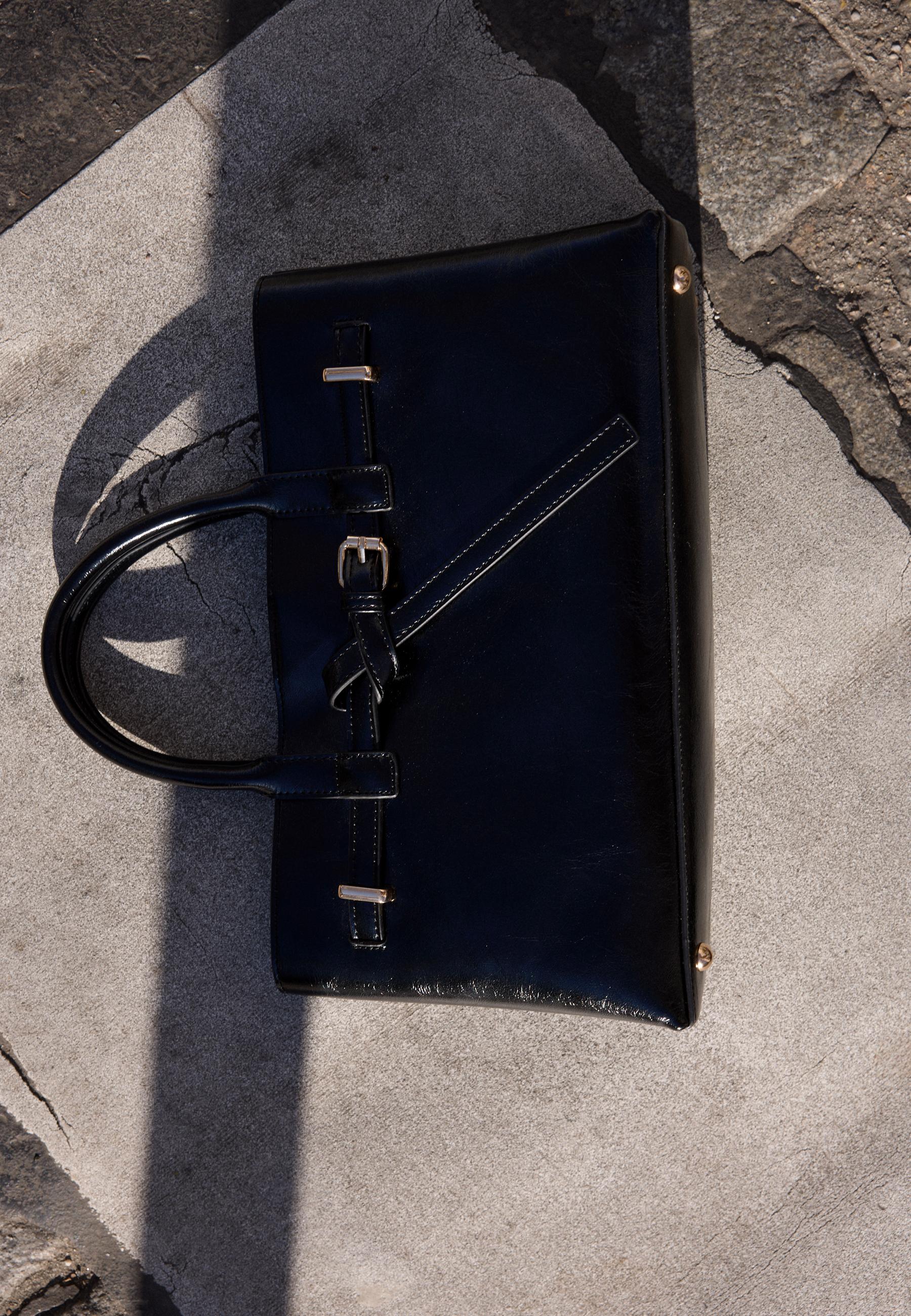 Belted tote bag — Black