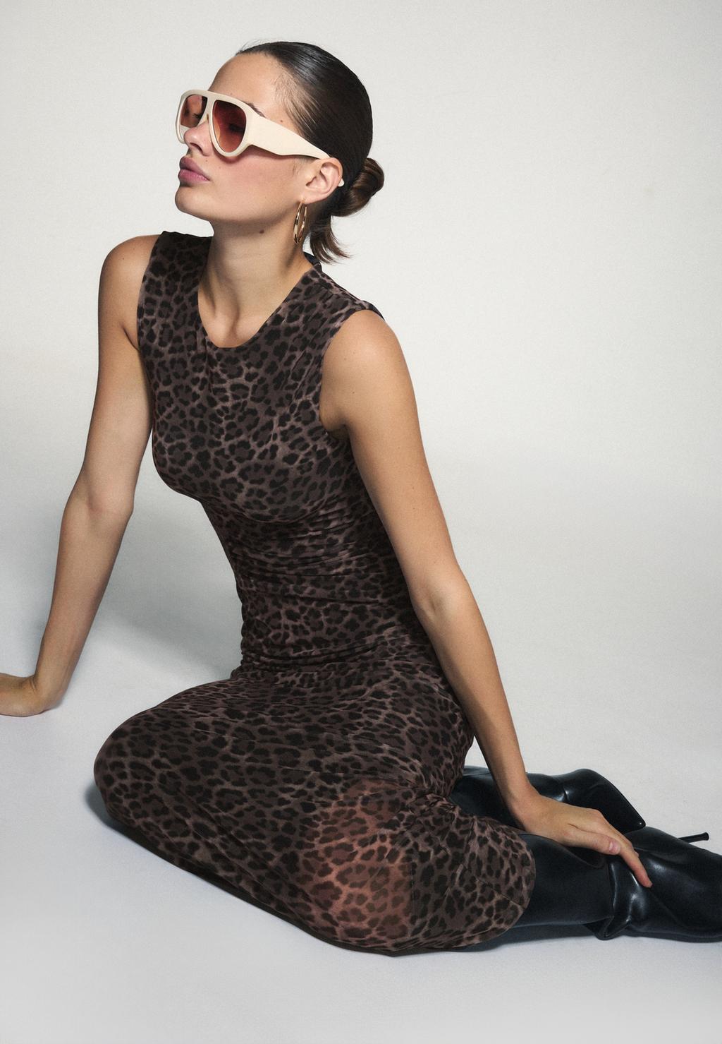Stradivarius Qolsuz mesh midi paltar