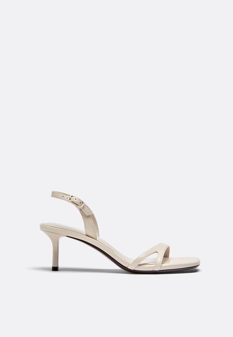 sandalias de tacao com tiras cut out