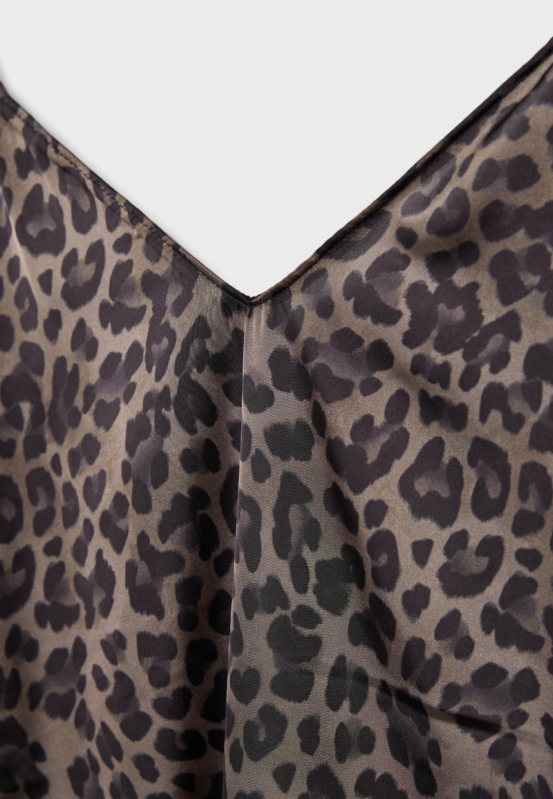 Saten görünümlü dökümlü uzun elbise - Görsel 9