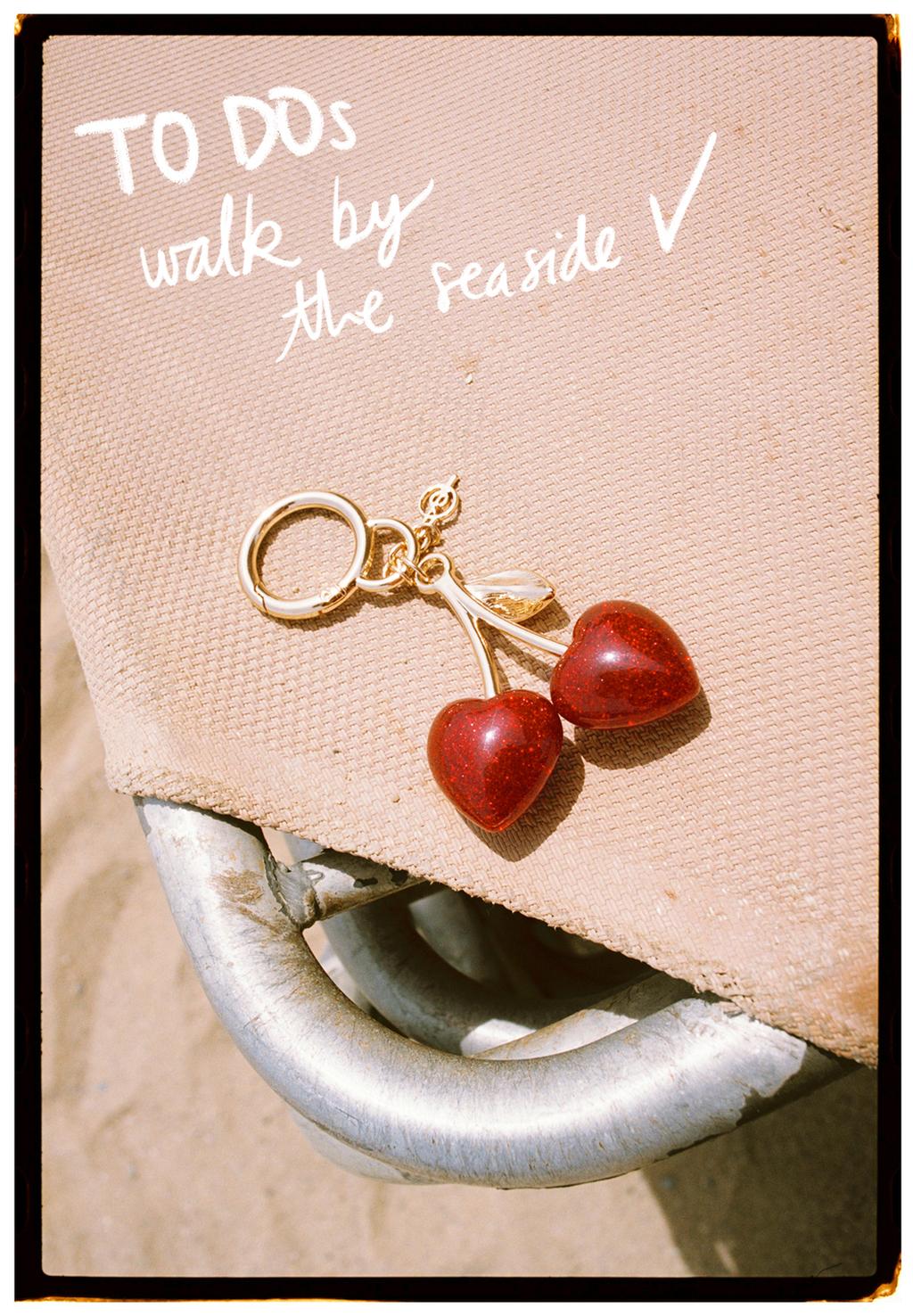 Llavero charm cerezas
