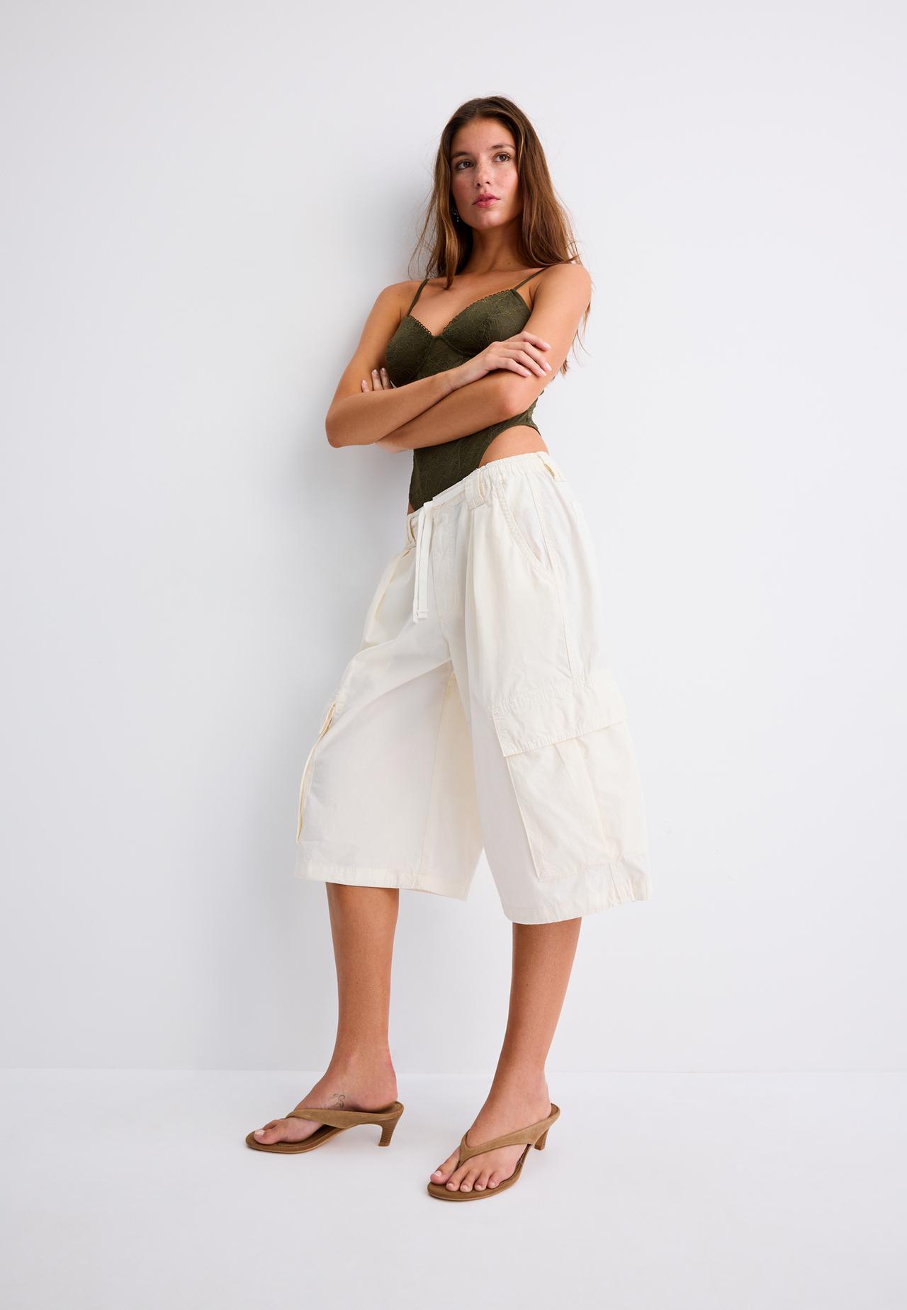 Poplin Bermuda shorts with toggles — Vanilla