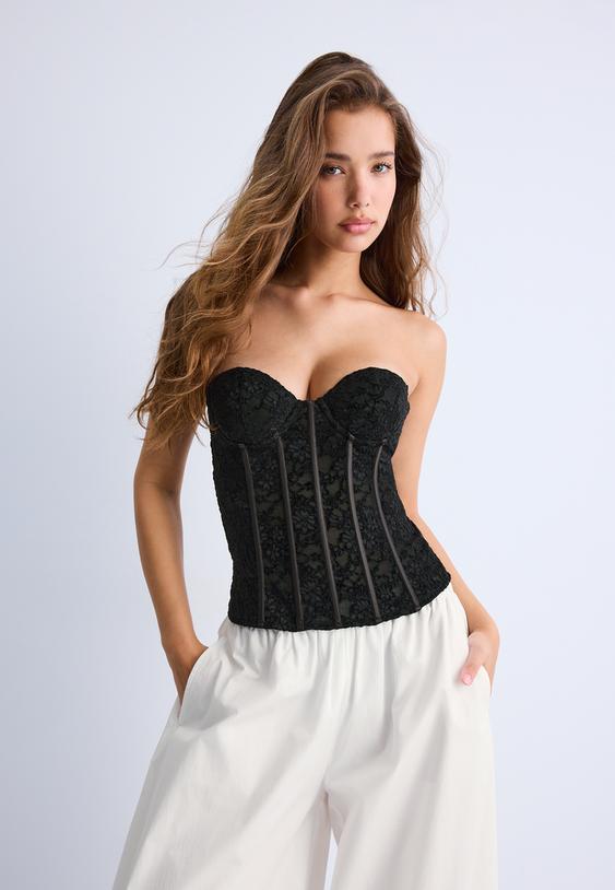 corsetto in pizzo con stecche