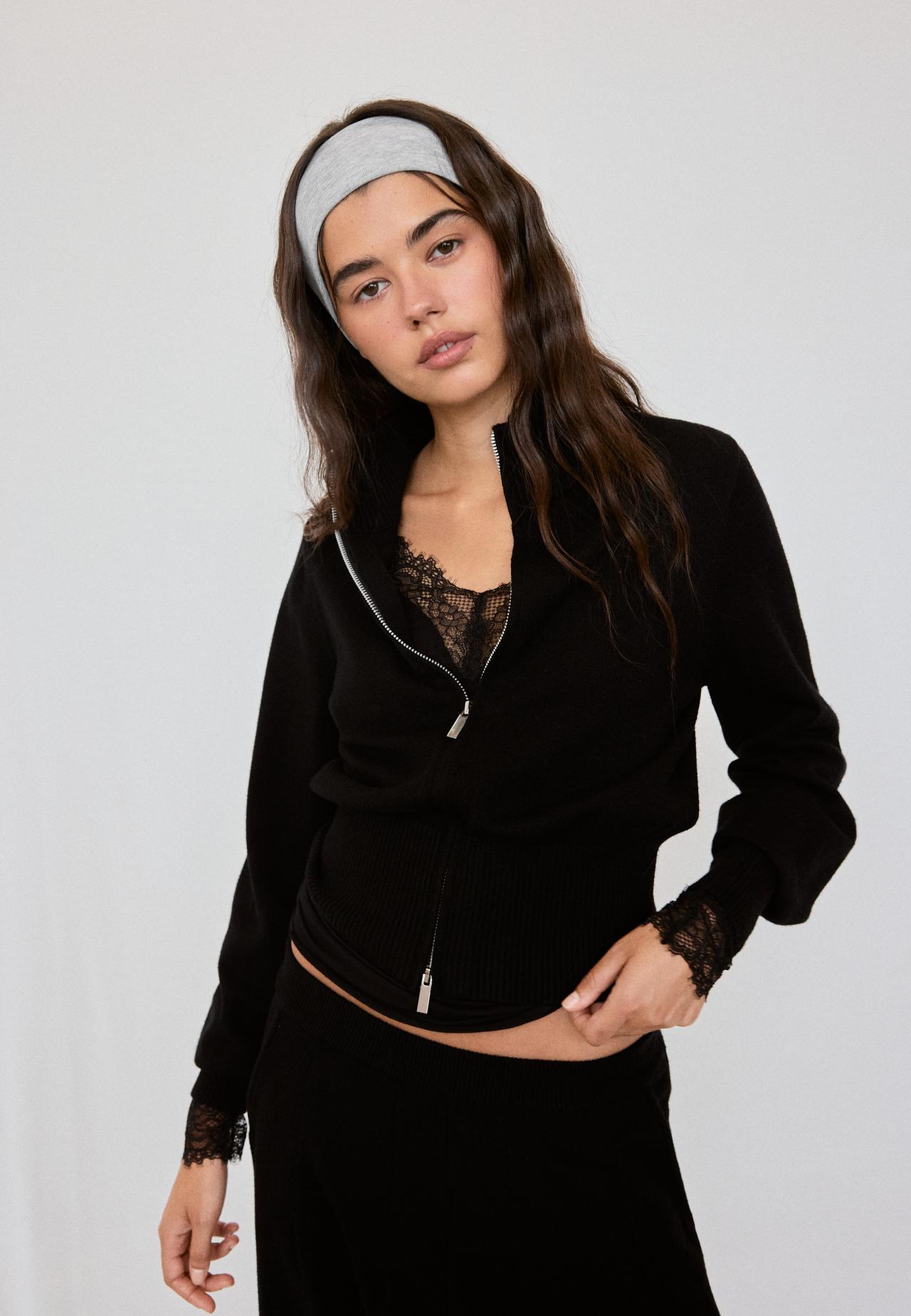 Fitted zip-up knit cardigan — Black