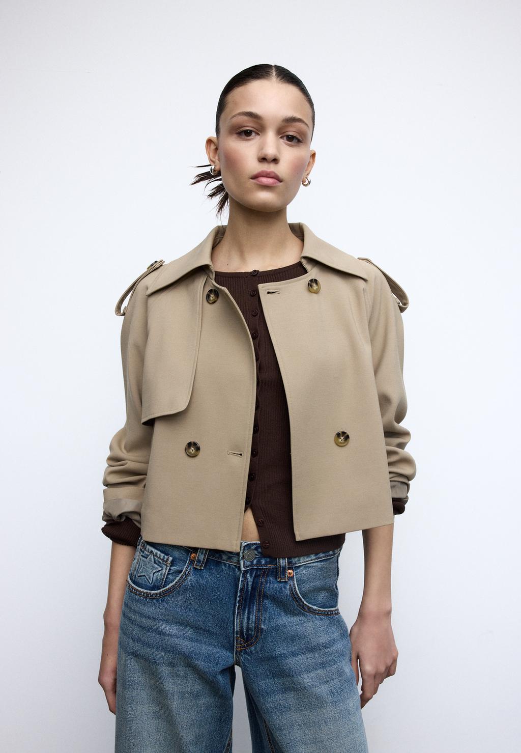 Short fluid trench coat