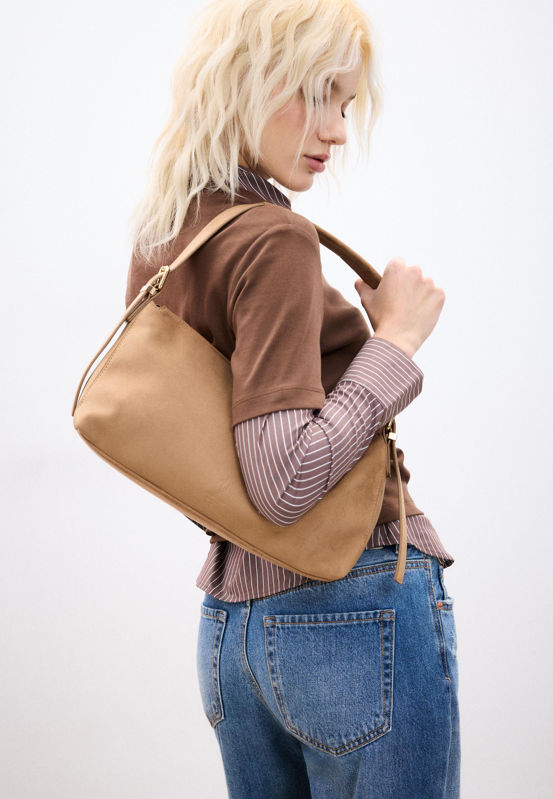 Stradivarius Τσάντα Ώμου Με Αγκράφα Και Απαλή Υφή Καραμελέ Os