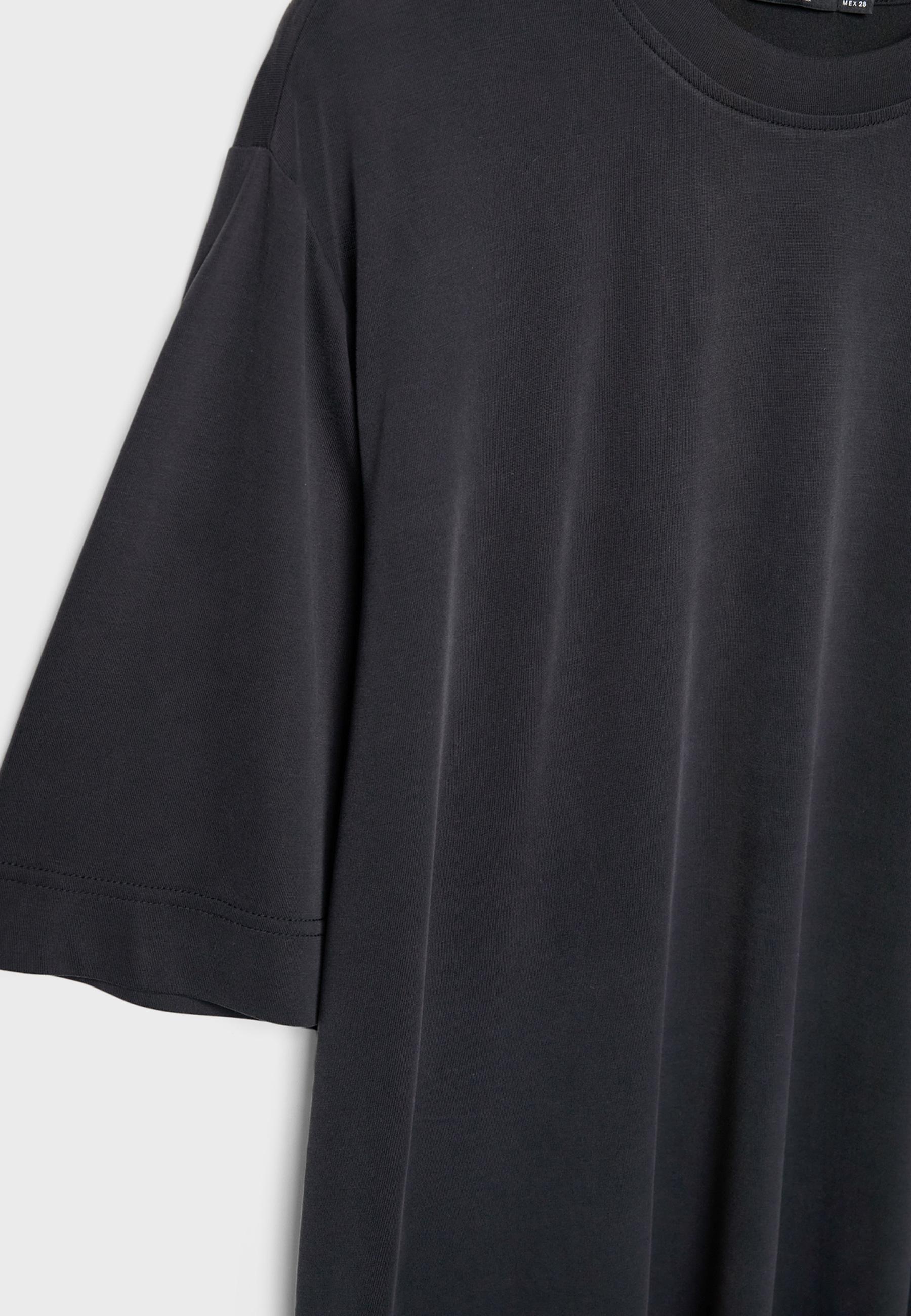 Soft-touch oversize turtleneck — Black