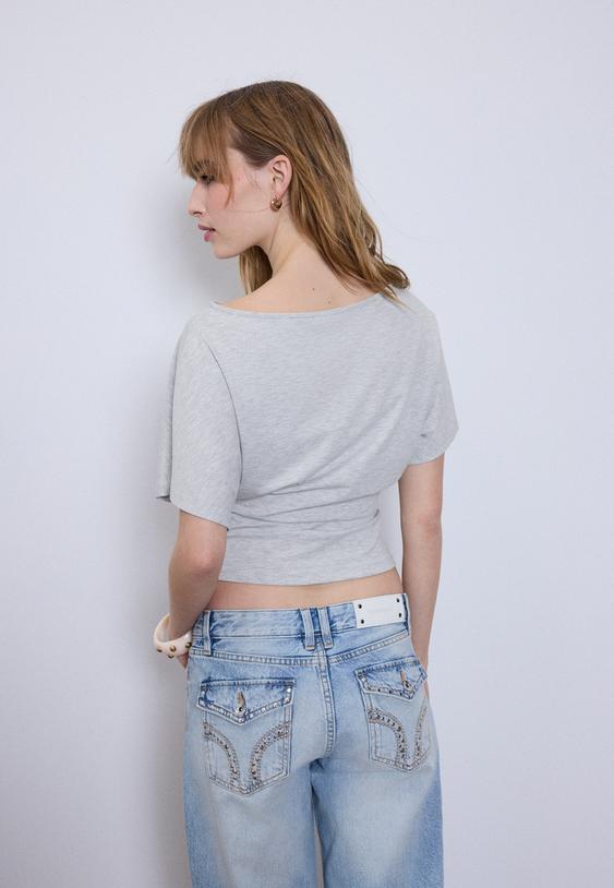 maglietta a maniche corte con scollo a barca