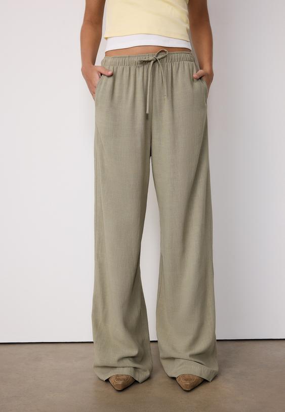 Stradivarius Flowing Linen-Effect Trousers Khaki Xs