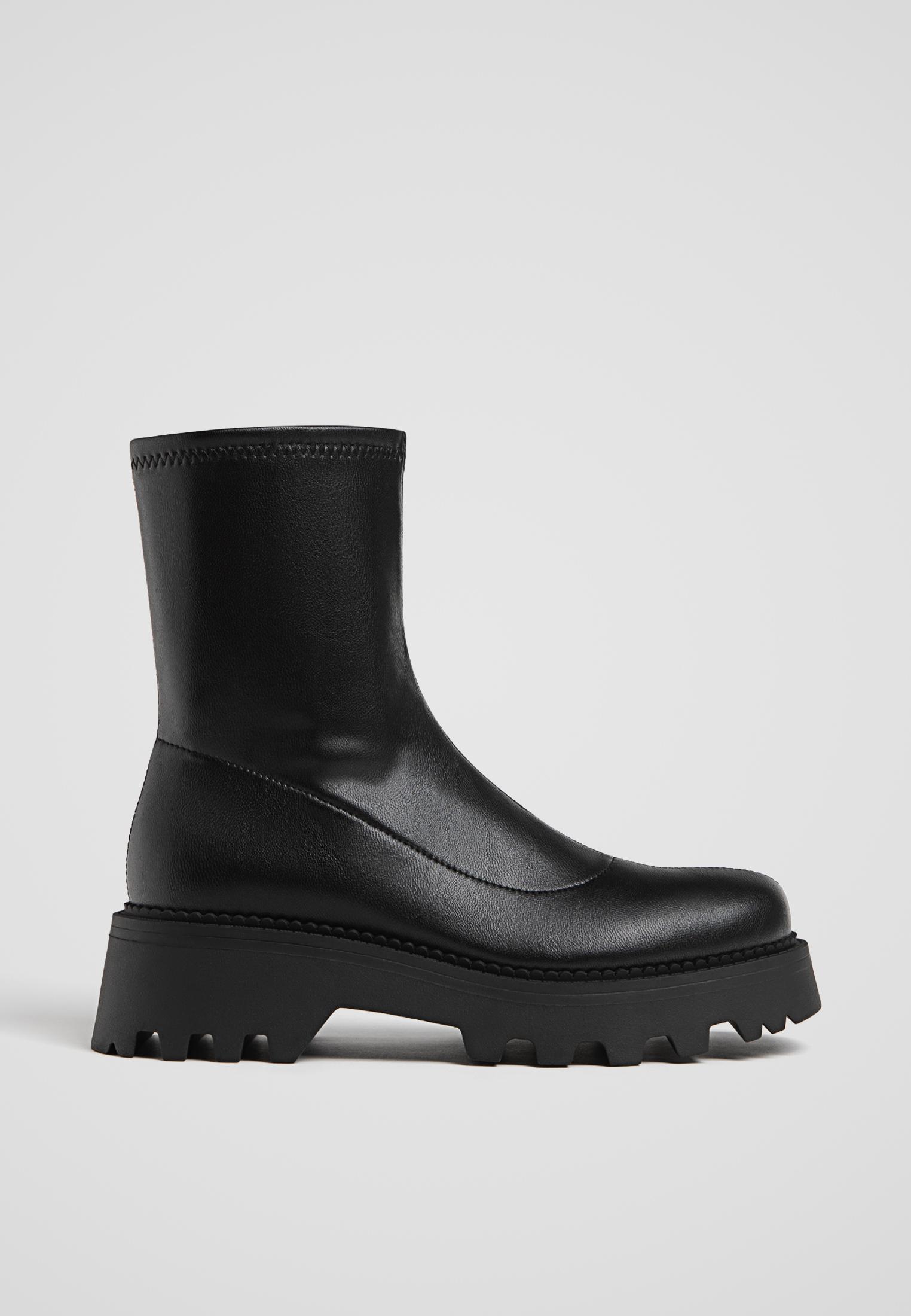 Dr martens negras plataforma stradivarius best sale