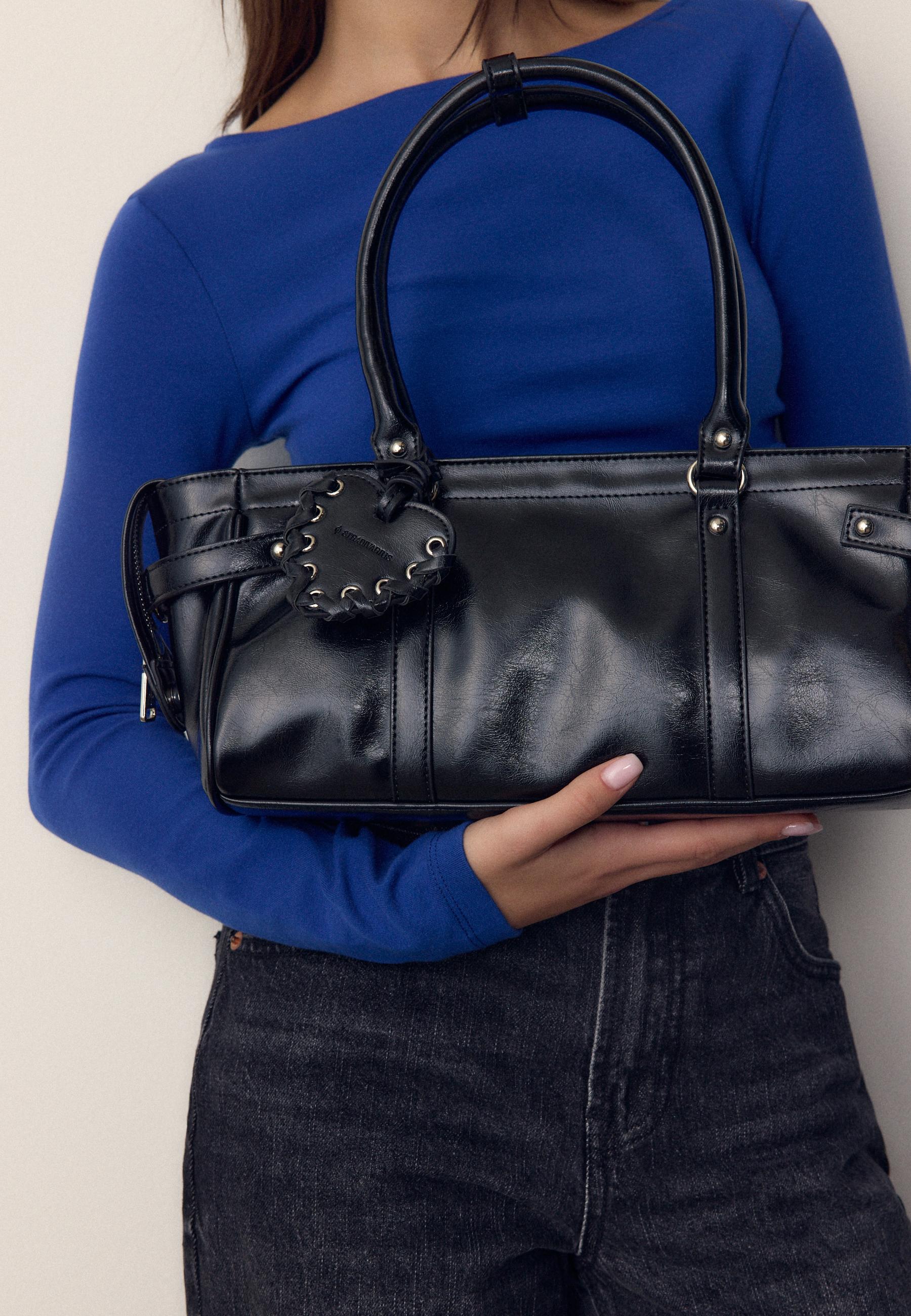 Heart detail shoulder bag — Black