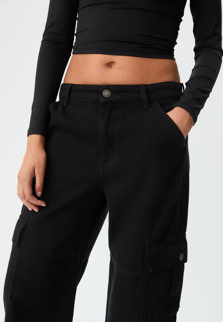 straight leg cargo trousers