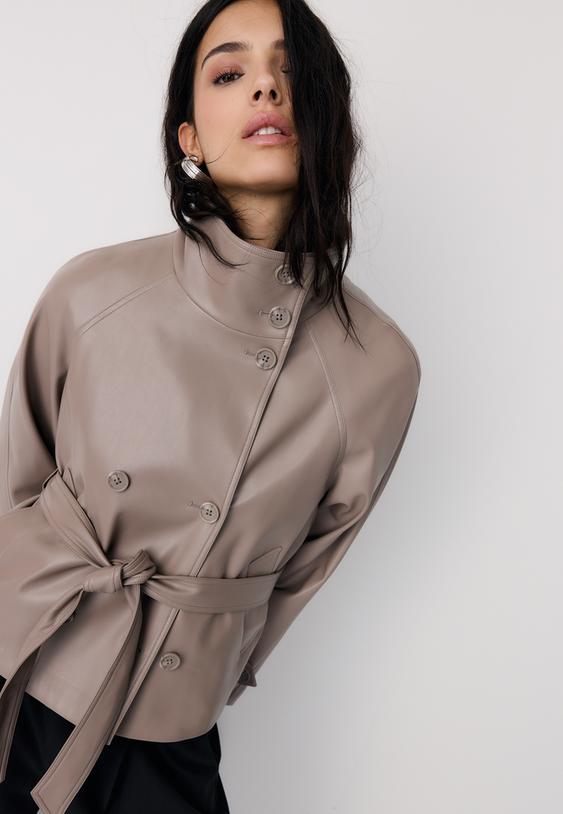 Къс Тренч От Изкуствена Кожа С Висока Яка