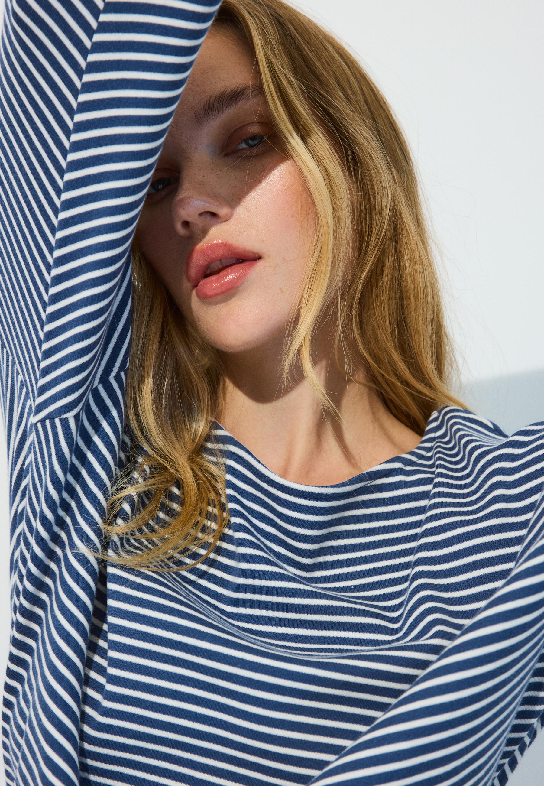 Long sleeve boat neck T-shirt with striped sash — Navy blue