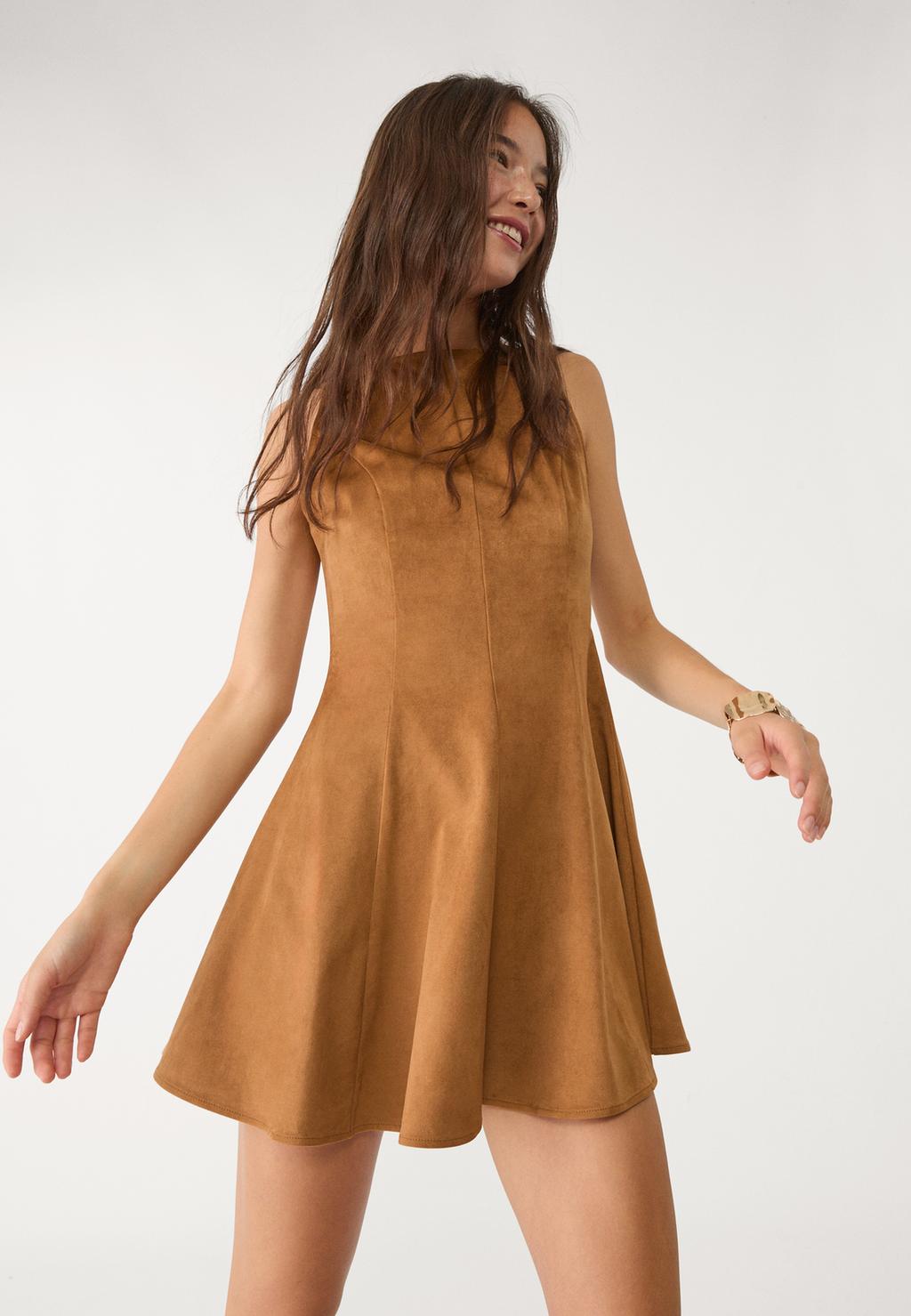 Kurzes Kleid aus Wildlederimitat