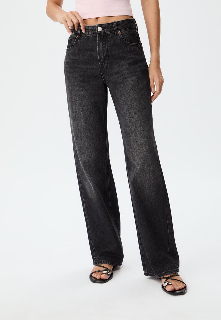 straight-fit-jeans-mit-weitem-bein-d92