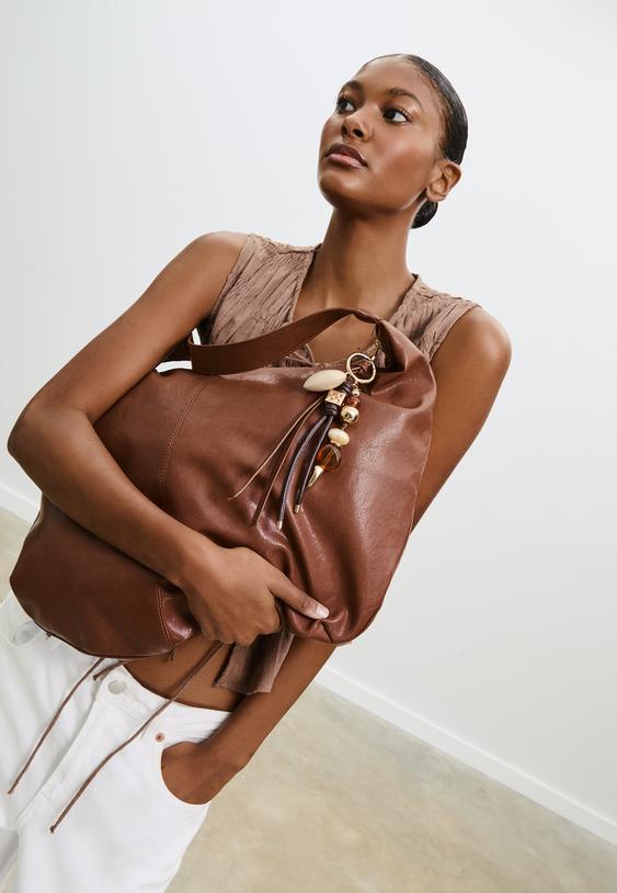 llavero charm corazon abalorios