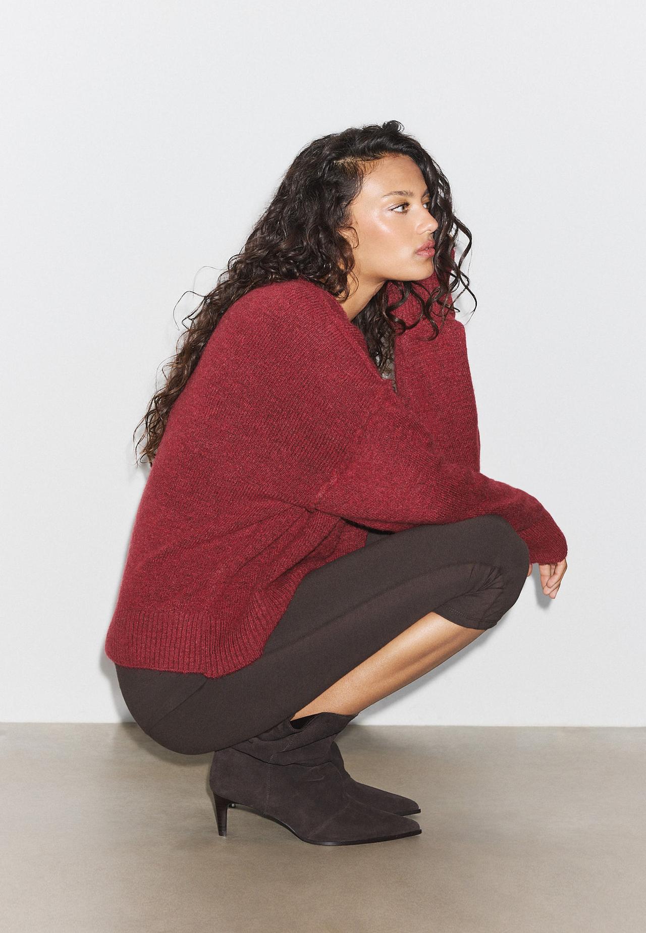 Round neck knit jumper — Dark red