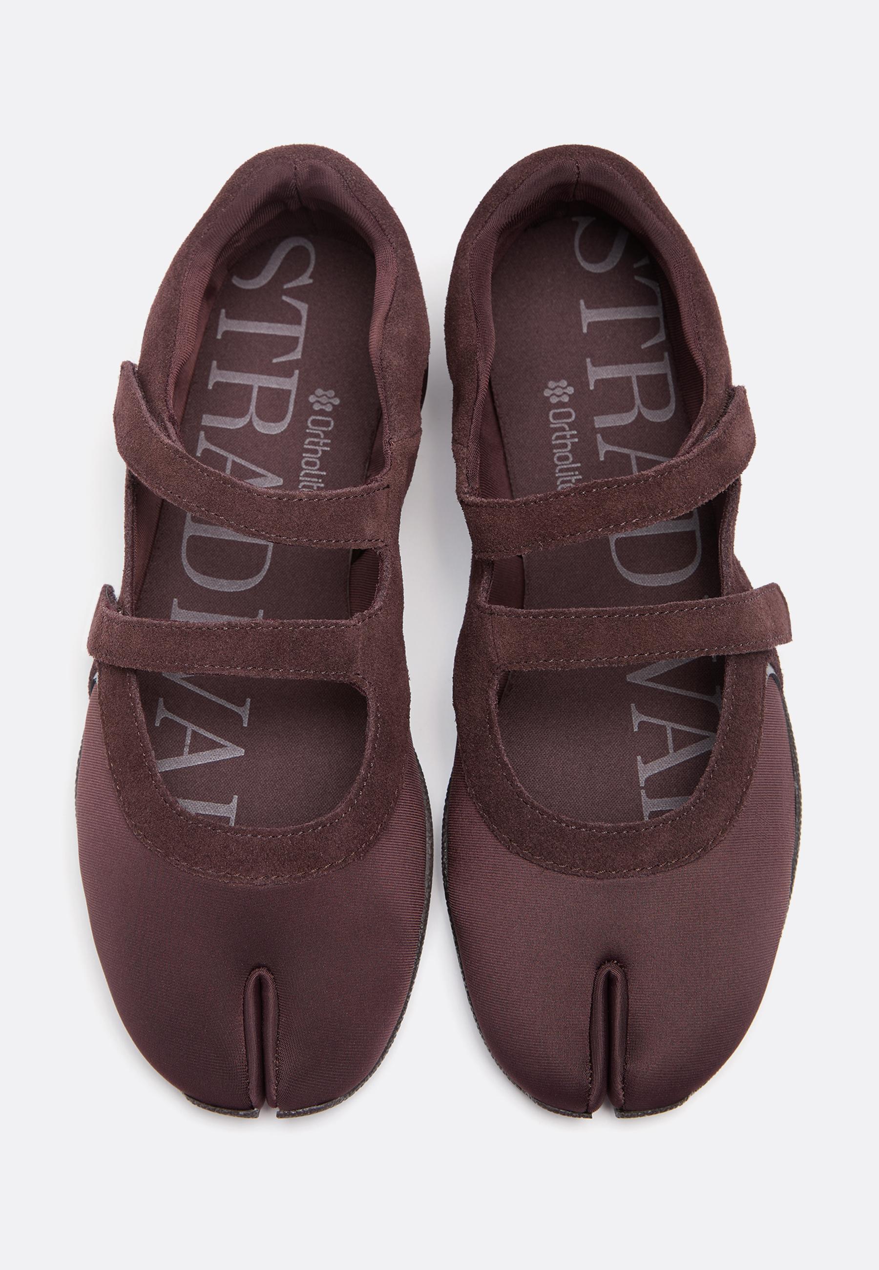 S032 Split toecap trainers — BROWN