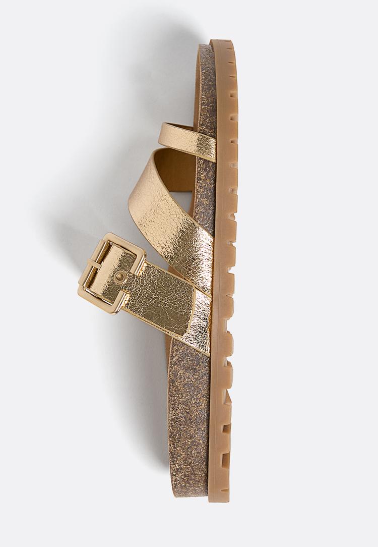 sandalias planas de tiras