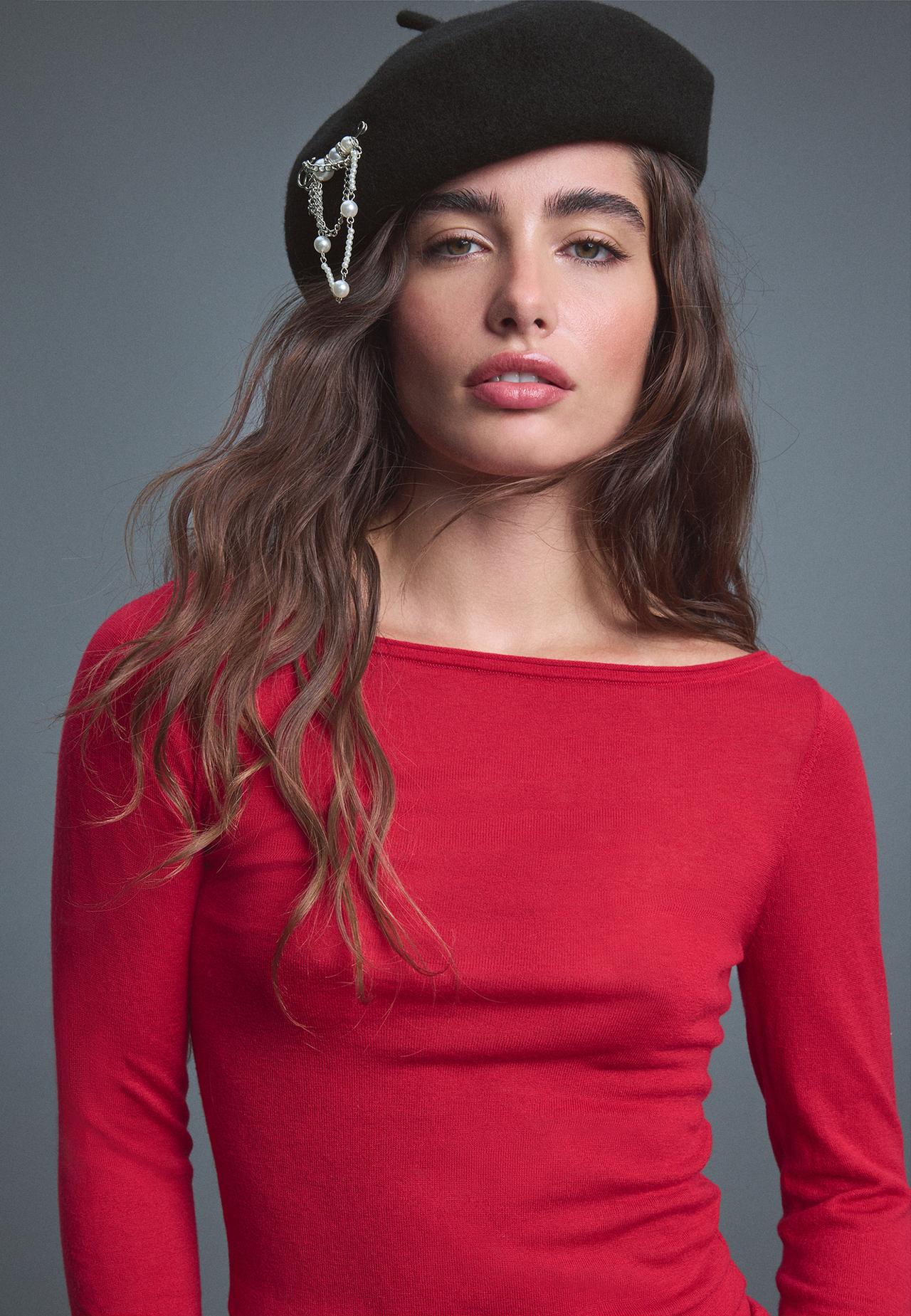 Faux pearl beret — Black