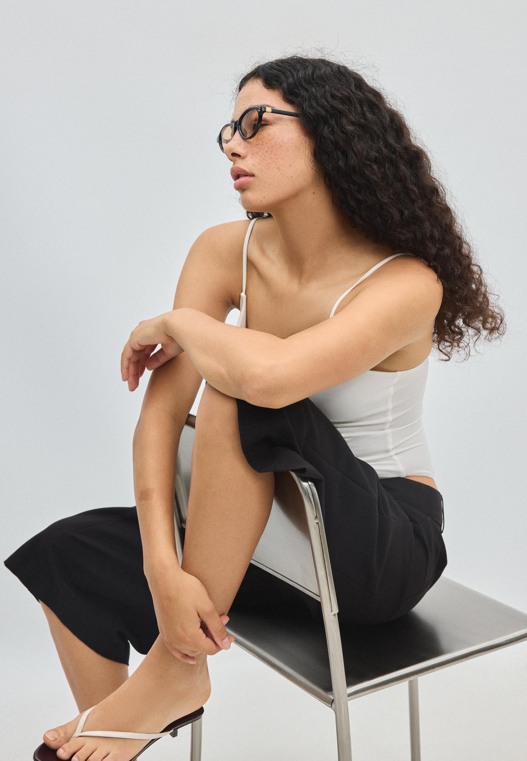 Stradivarius V yaka askılı body görsel 7