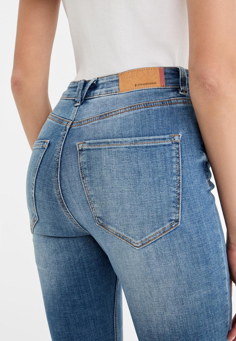 d09-skinny-jeans-mit-sehr-hohem-bund