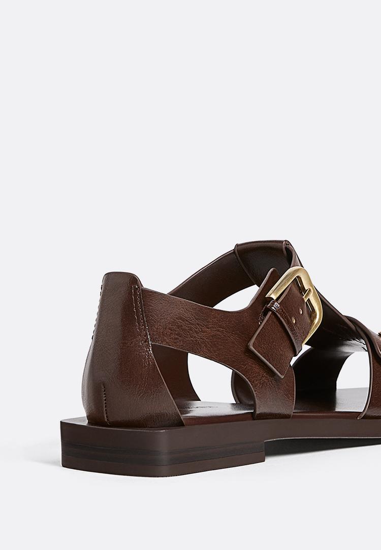 sandalias estilo cangrejera