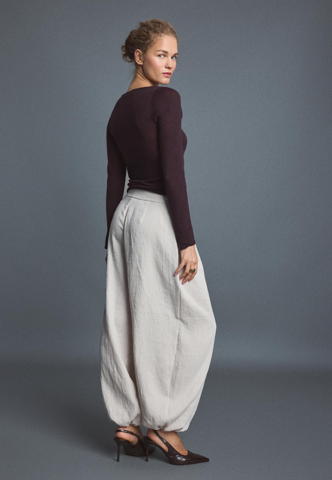 Sarouel trousers with buckle — Ecru