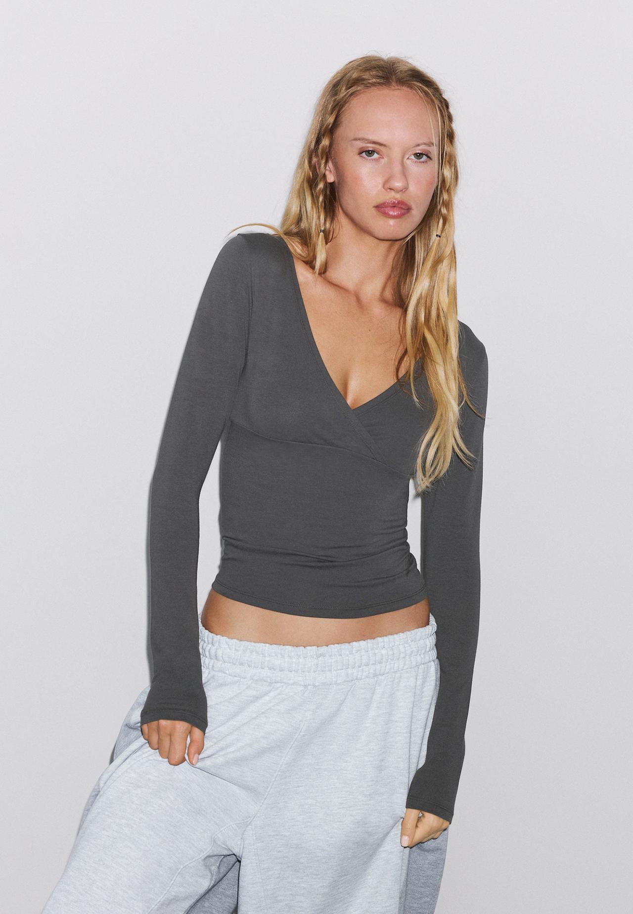 Long sleeve T-shirt with under-bust cut-out — Dark grey