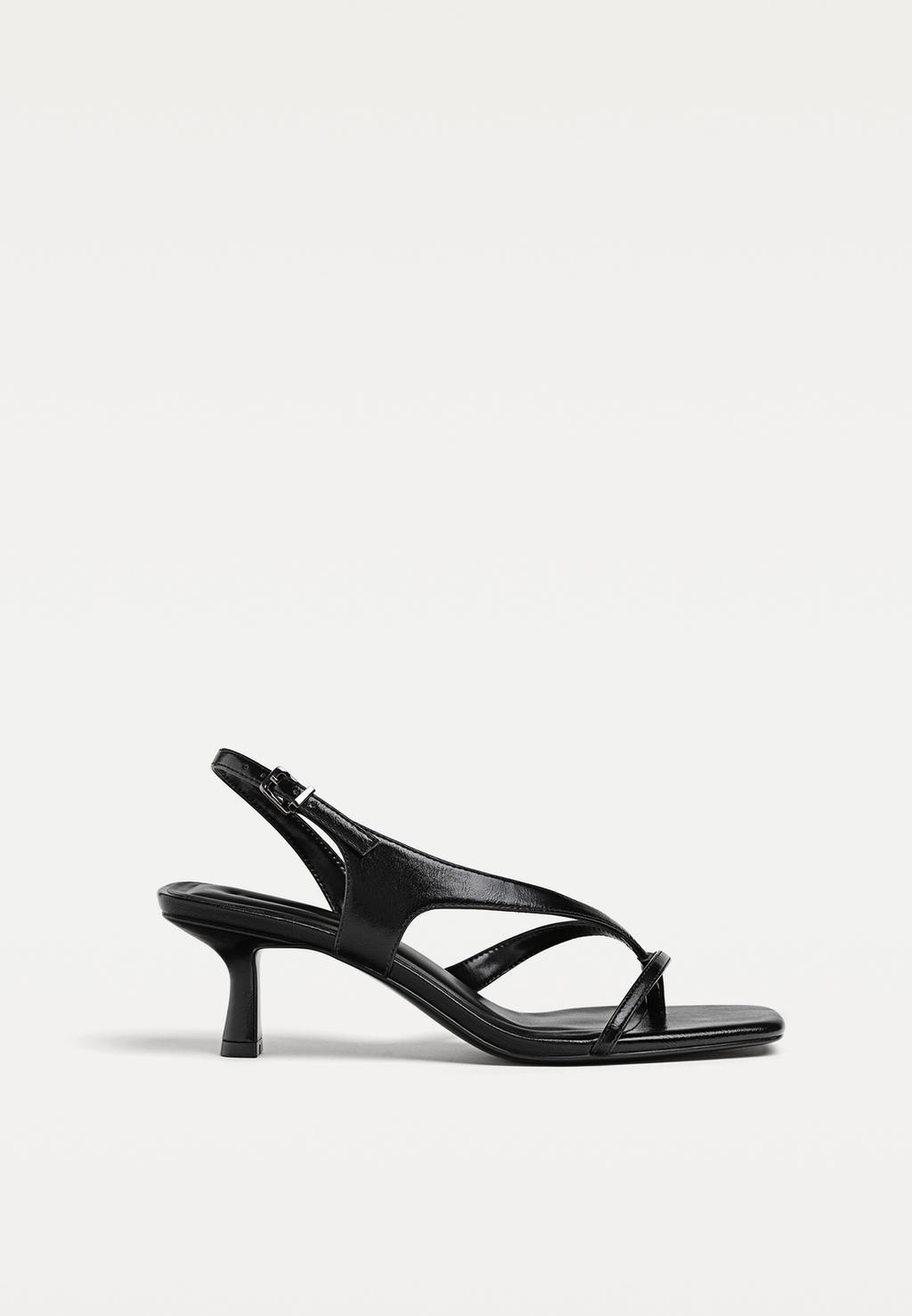 Sandales à talon et brides