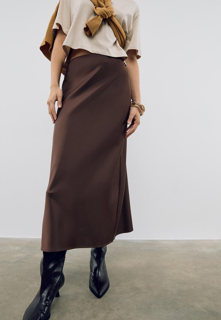 Stradivarius Saténová Midi Sukňa Brown Xl