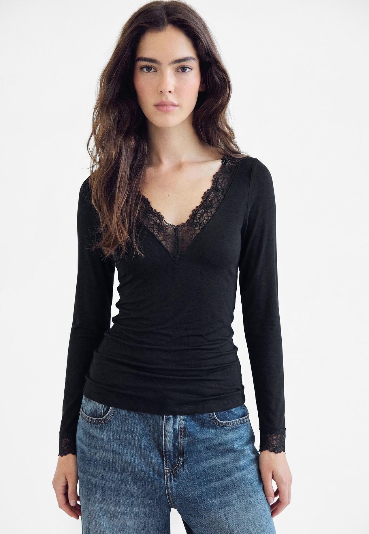 Cashmere V-neck long sleeve T-shirt — Black