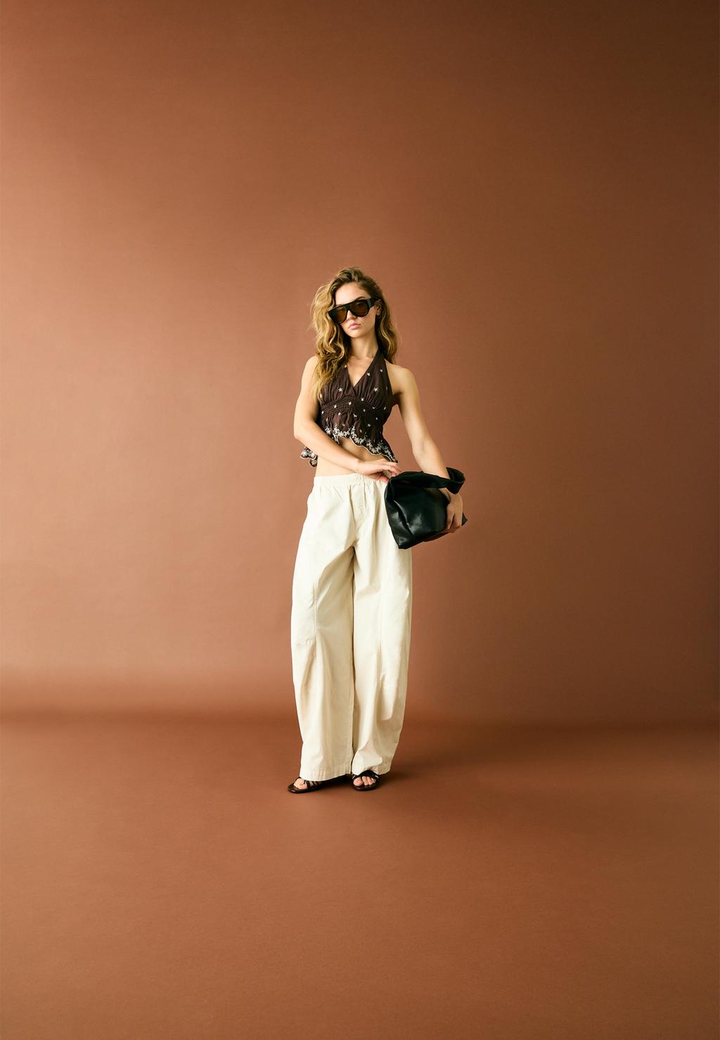 Barrel trousers with seams